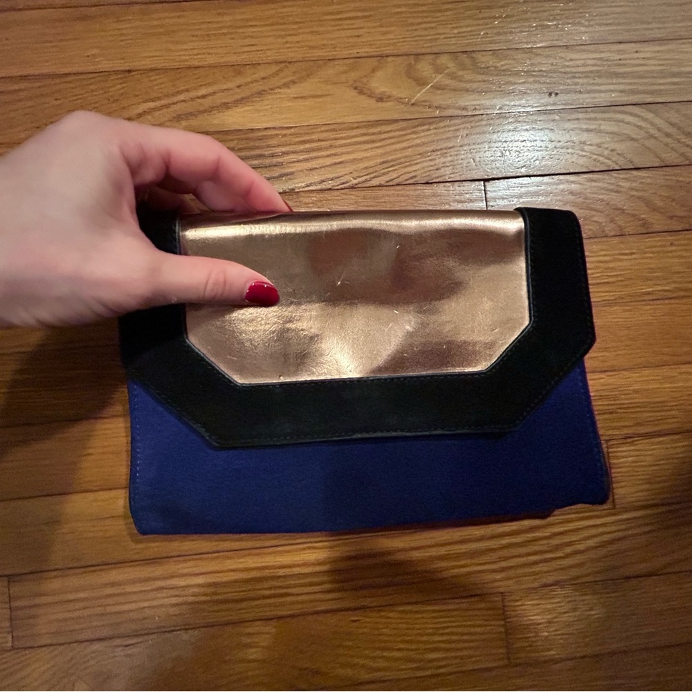 BCBG clutch